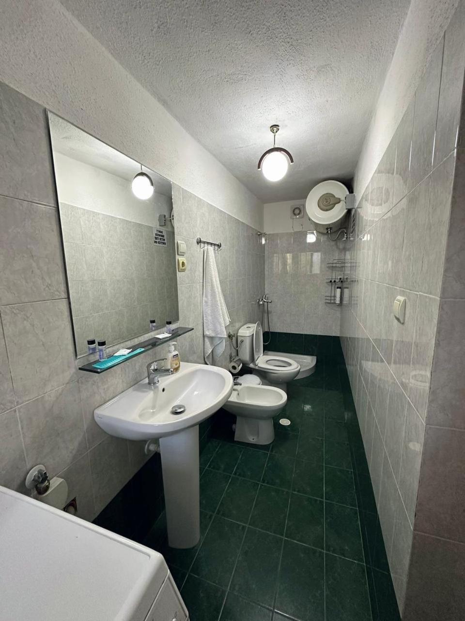 Geri Guesthouse Gjirokastër Exteriör bild