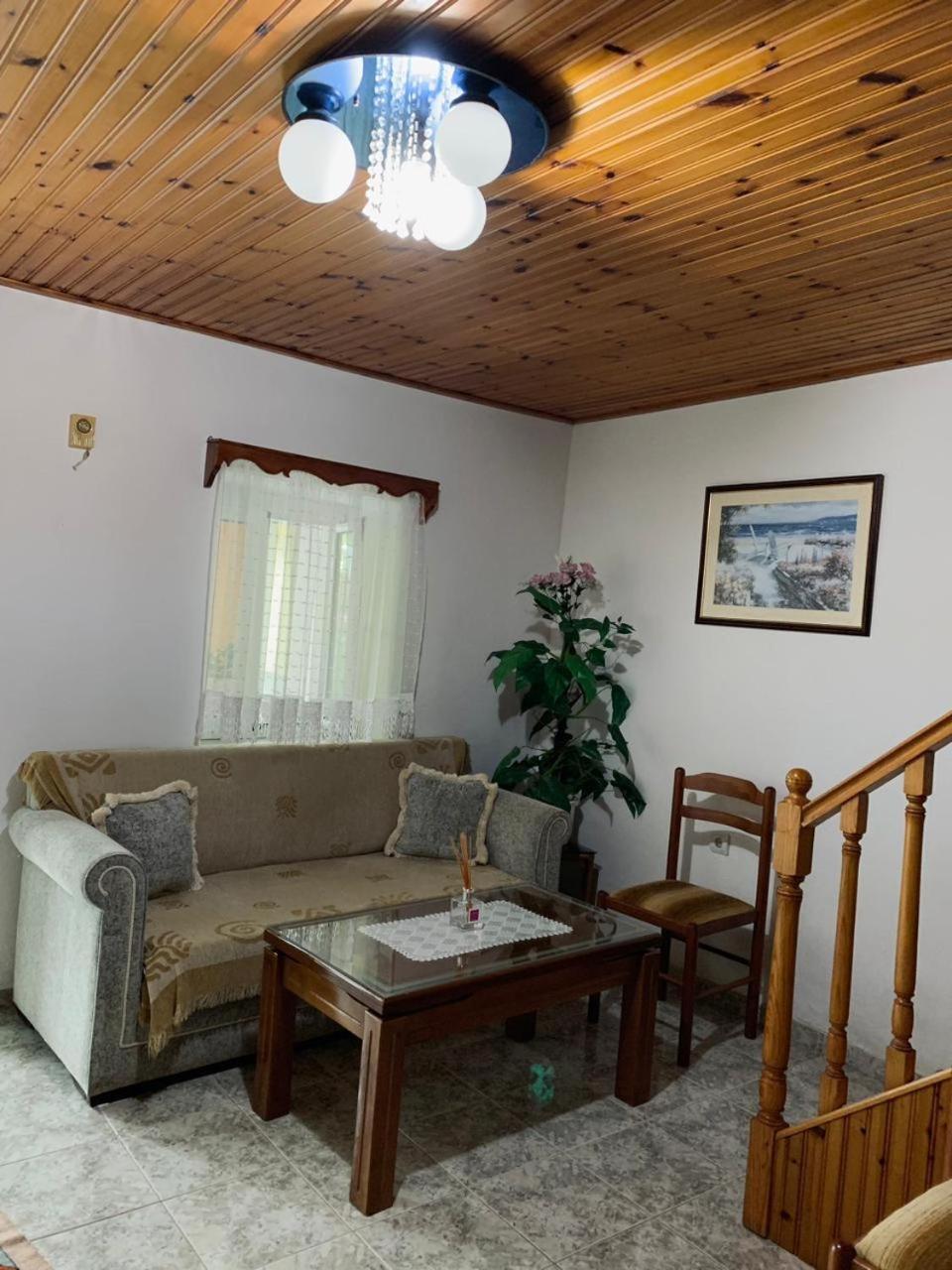 Geri Guesthouse Gjirokastër Exteriör bild